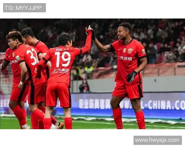 下半场精彩对决上海上港迎战横滨水手全力争胜展现足球魅力 下半场精彩对决上海上港迎战横滨水手全力争胜展现足球魅力